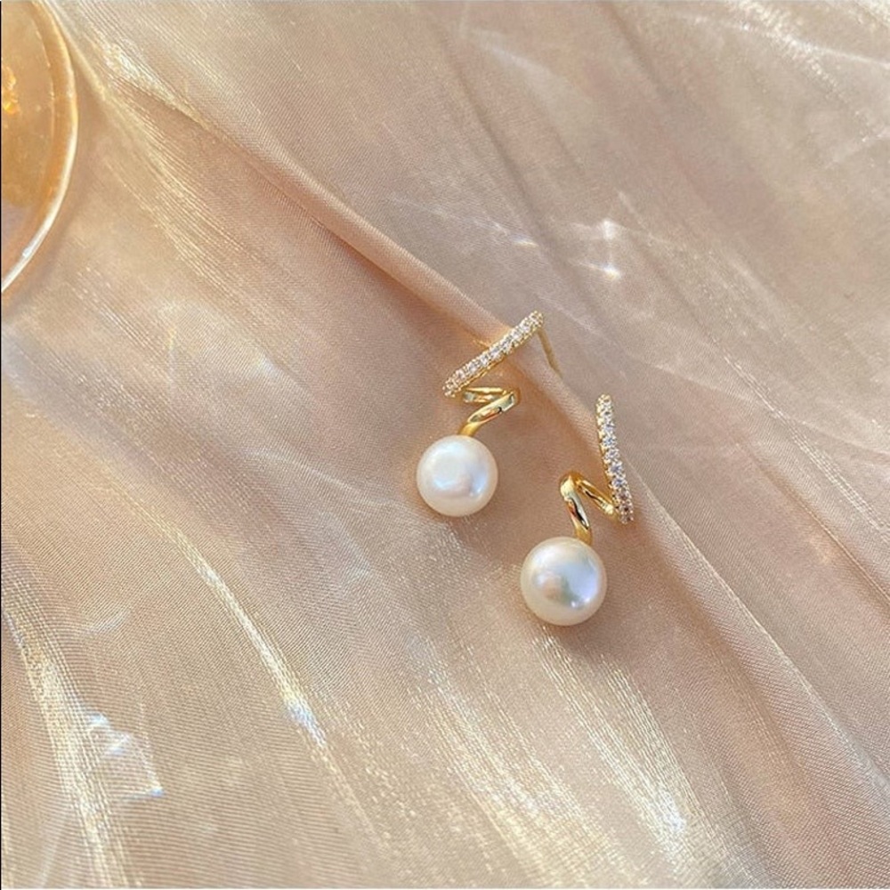 Spiral (Gold) Earring only 2 left - Picture 6 of 7